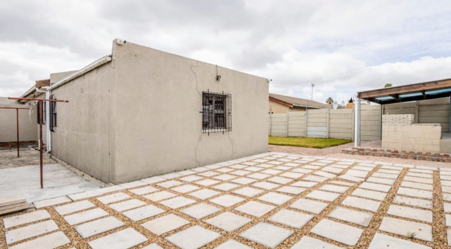 3 Bedroom Property for Sale in Voelvlei Western Cape